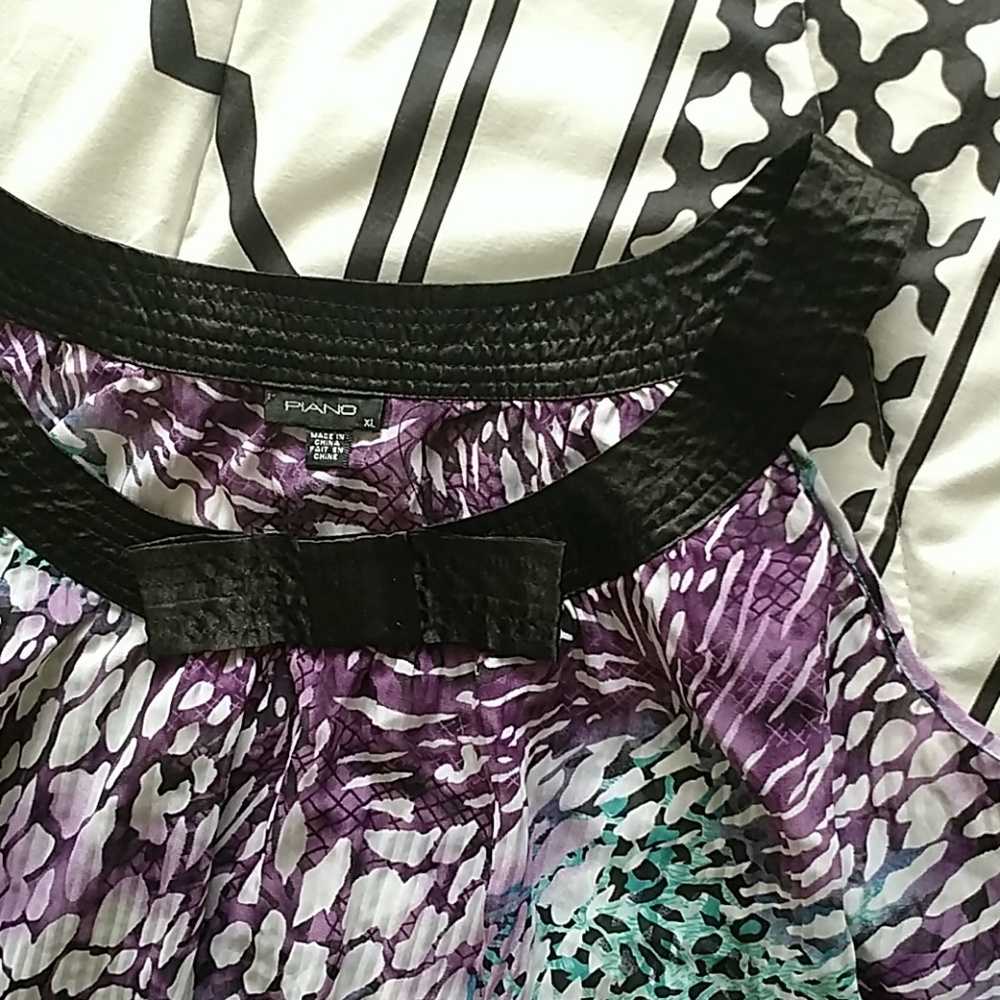 Beautiful Printed Top - Picture 2 of 4